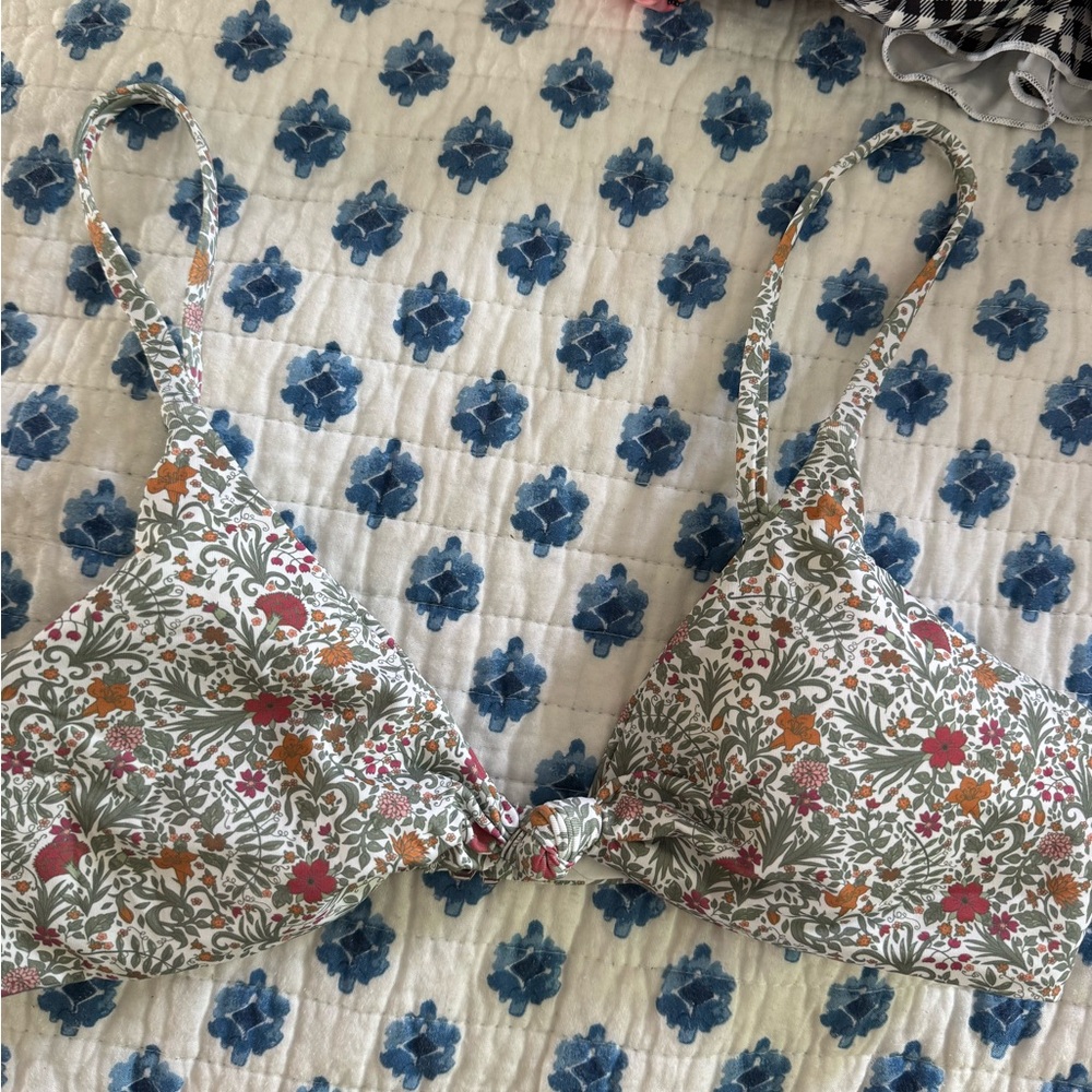 Dippin’ Daisy’s Medium Floral Print Bikini Top